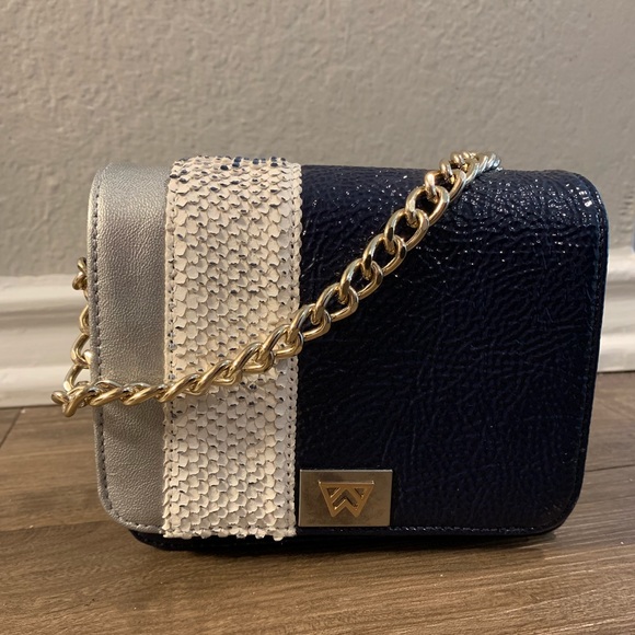 Kelly Wynne Handbags - Kelly Wynne Game Changer Mini in Frills N Thrills